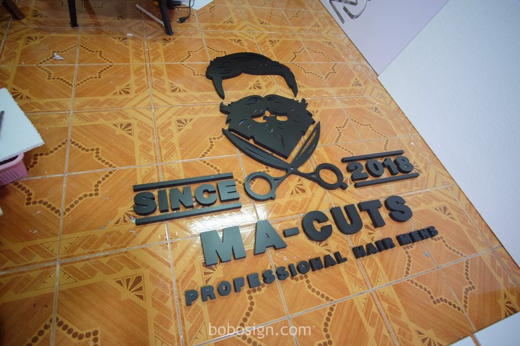 ตัวอักษรฉลุ หน้าร้าน MA-CUTS